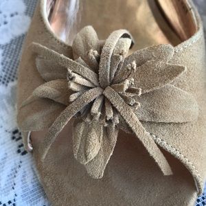 ❤️HOST PICK!!!❤️ Genuine suede  shoes size 8